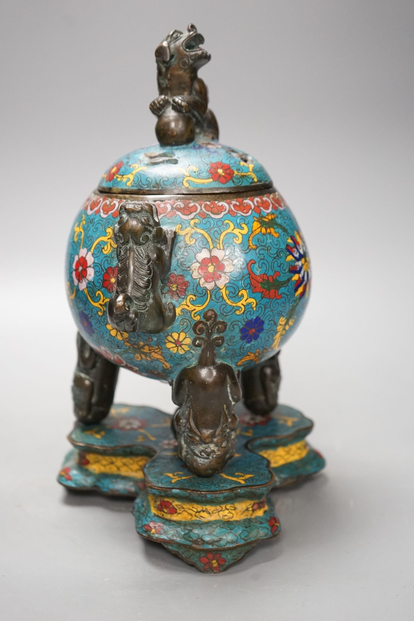 A large Chinese cloisonne enamel tripod censer, cover and stand, 29cm
